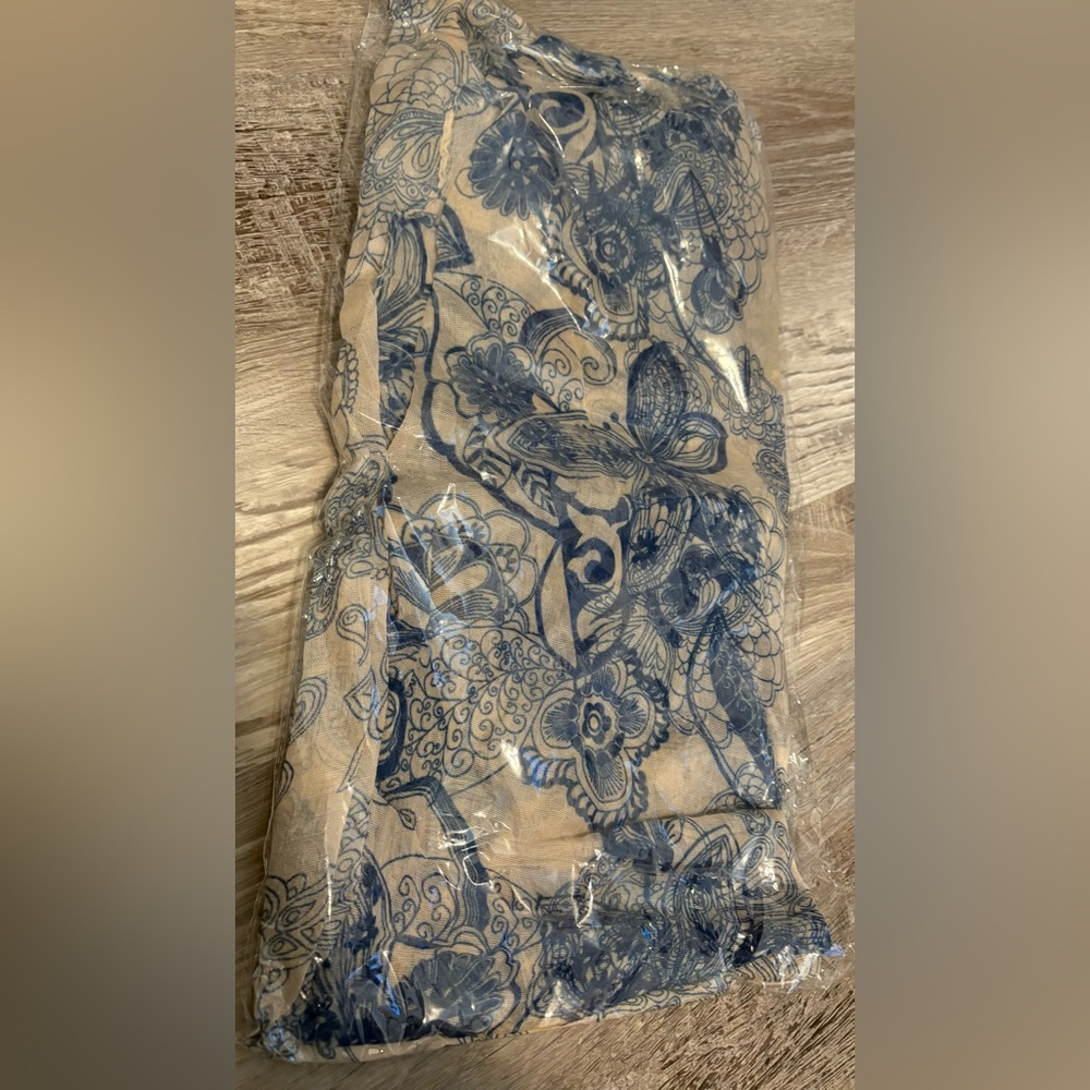 Women’s Blue Floral Scarf